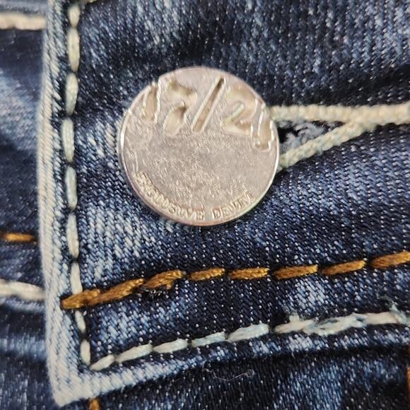 17/21 Dark Wash Stretch Decorative Stitching Zip Button Closure Slight Flare 10 - Picture 7 of 14